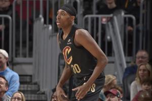 😭白干了！双向球员汤姆林一天工资仅3658美元 吃T被罚2500！