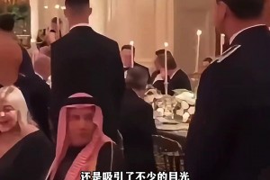 C罗参加晚宴的细节，直接做主桌太有排面了 😎